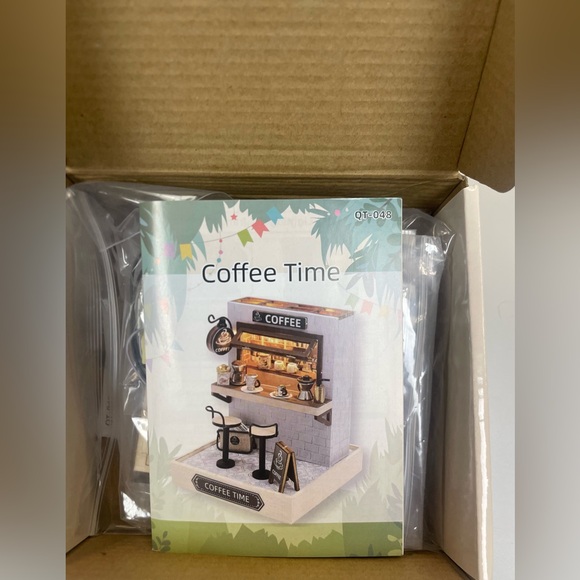 Miniature Coffee Shop Model Kit - Picture 3 of 14